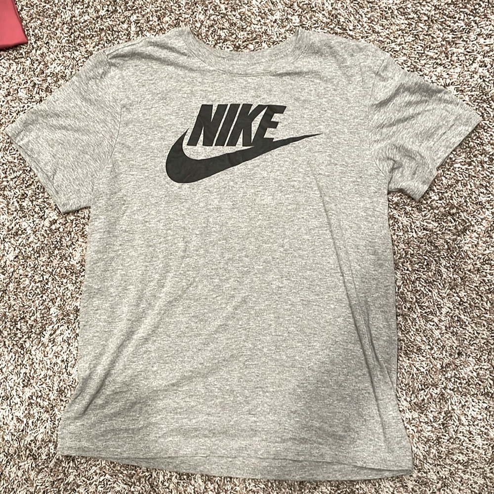 Nike men’s medium tshirt